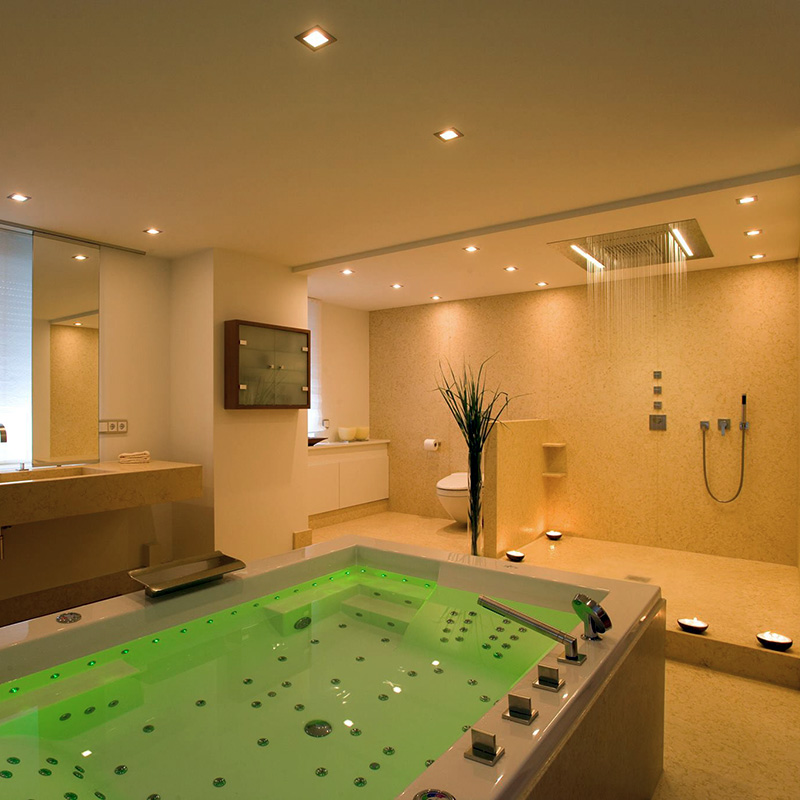 Une baignoire moderne avec système de massage et chromathérapie